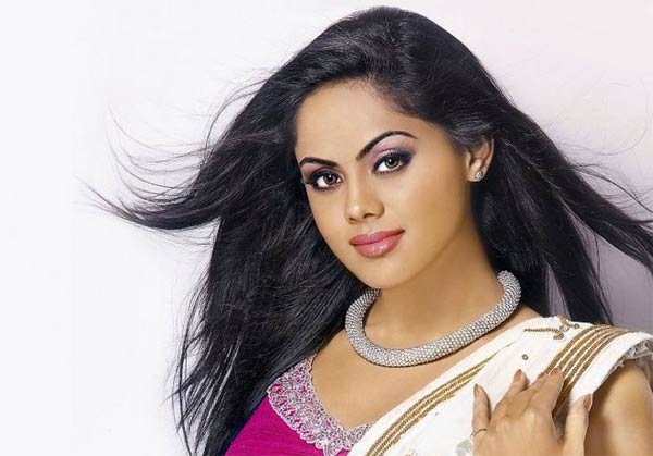 radha daughter,karthika,young heroine,good bye to movies,rangam,josh  యంగ్ హీరోయిన్.. ఇక సినిమాలకు గుడ్ బై !